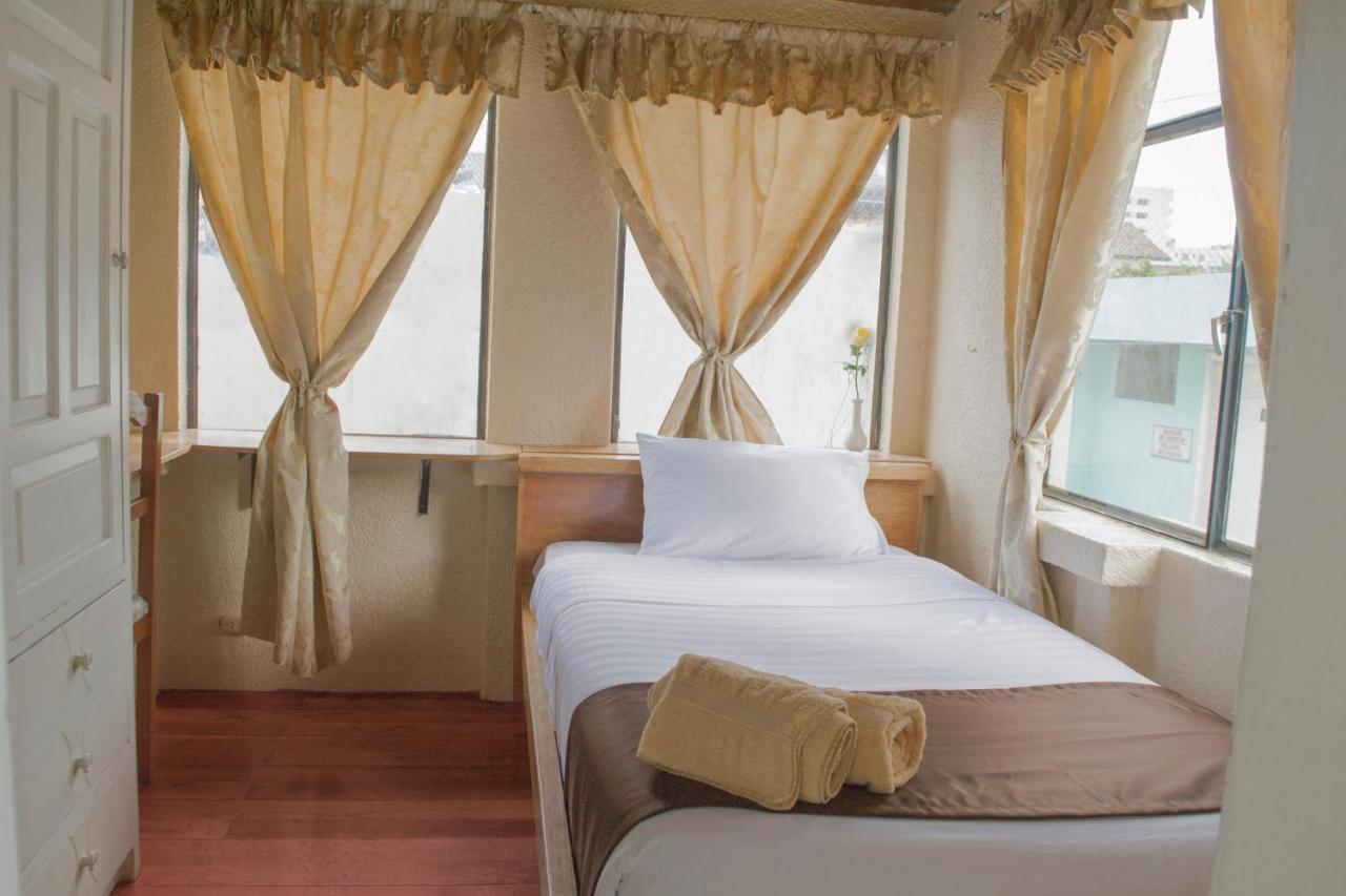Hostal Loro Verde Quito Bagian luar foto